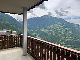 Apartment With Stunning Mountain View