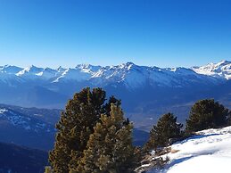 Modern Apartment With Views
