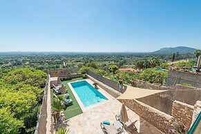 Villa in Buger With Pool & Mountain Views