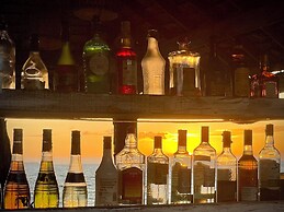 Ozone Beach House & Rooms