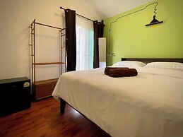 Ozone Beach House & Rooms