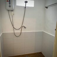 Ozone Beach House & Rooms