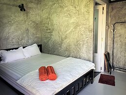 Ozone Beach House & Rooms