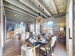 Cosy Chalet in Vex With Balcony