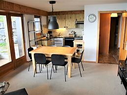 Friendly Apartment With Mountain Views