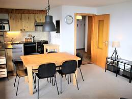 Friendly Apartment With Mountain Views