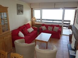 Spacious Apartment With Garden Furniture