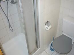 Spacious Apartment With Garden Furniture