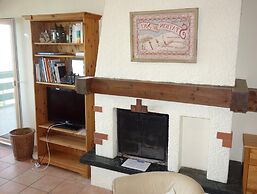 Spacious Apartment With Garden Furniture