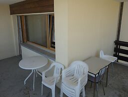 Spacious Apartment With Garden Furniture