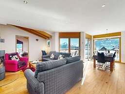 Spacious Apartment With Garden Furniture