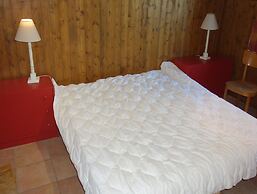 Spacious Apartment With Garden Furniture