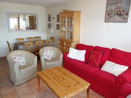 Spacious Apartment With Garden Furniture