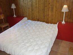 Spacious Apartment With Garden Furniture