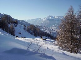 Trendy Apartment in the Heart of Hills