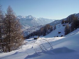 Trendy Apartment in the Heart of Hills