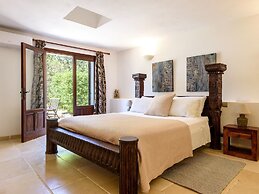 Traditional Villa With Garden