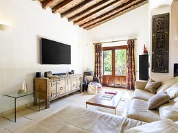 Traditional Villa With Garden