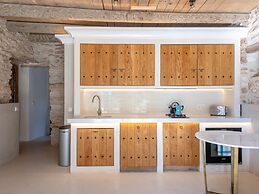 Traditional Villa With Garden