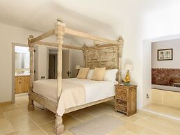 Traditional Villa With Garden