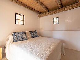 Traditional Villa With Garden