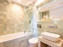 Traditional Villa With Garden