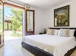 Traditional Villa With Garden