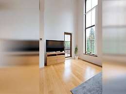 Spacious Apartment With Easy Connectivity