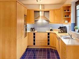 Spacious Apartment With Easy Connectivity