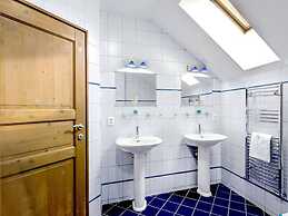 Spacious Apartment With Easy Connectivity