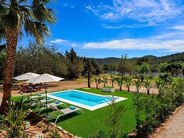 Attractive Villa With Private Pool