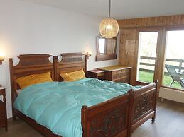 Cozy Apartment With Mountain Views