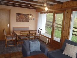 Cozy Apartment With Mountain Views