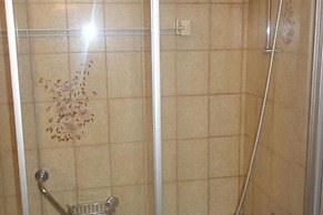 Cozy Apartment With Mountain Views