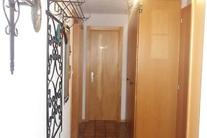 Cozy Apartment With Mountain Views