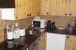 Cozy Apartment With Mountain Views