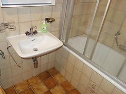 Cozy Apartment With Mountain Views