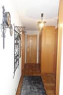 Cozy Apartment With Mountain Views