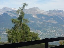 Cozy Apartment With Mountain Views