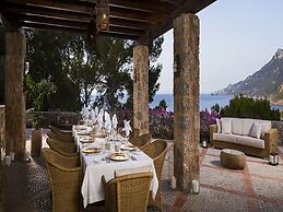 Elegant Villa With Communal Space