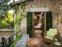 Elegant Villa With Communal Space