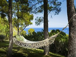 Elegant Villa With Communal Space