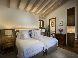 Elegant Villa With Communal Space