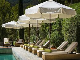 Elegant Villa With Communal Space