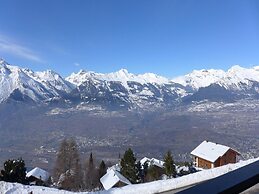 Ethereal Apartment With Mountain View