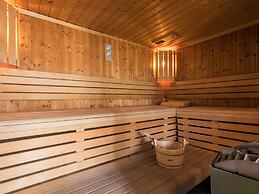 Hilltop Apartment With Valley Views