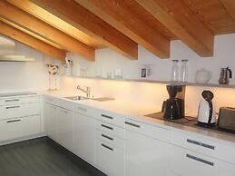 Hilltop Apartment With Valley Views