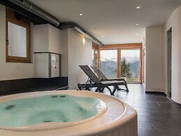 Hilltop Apartment With Valley Views