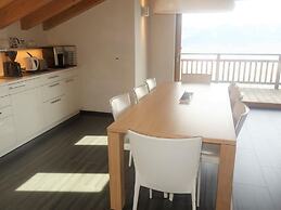 Hilltop Apartment With Valley Views