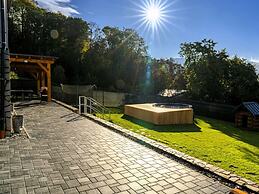 Spacious Villa With Swimming Pool